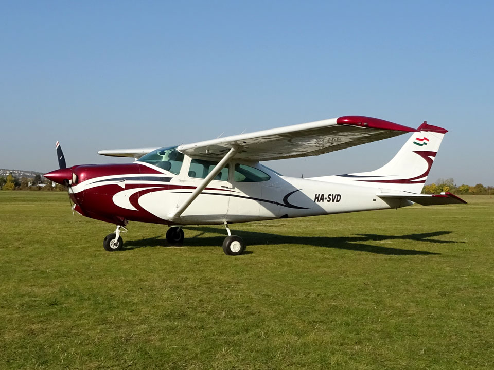 Cessna C-182